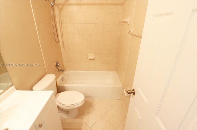 Building Photo - 230 SE 29th Ave