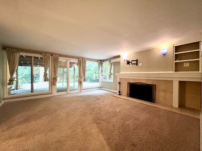 Building Photo - 10340 Fischer Pl NE