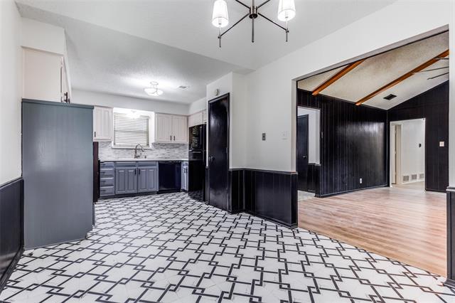 Building Photo - 904 Pebblebrook Dr