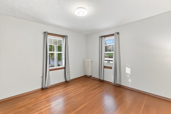 Building Photo - 99 Thorndike St