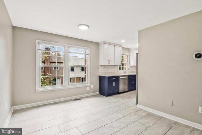 Building Photo - 10257 Friendship Ct