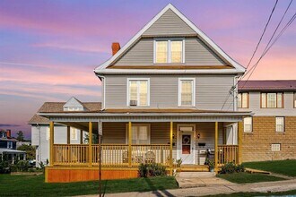 Building Photo - 421-425 Ash Street