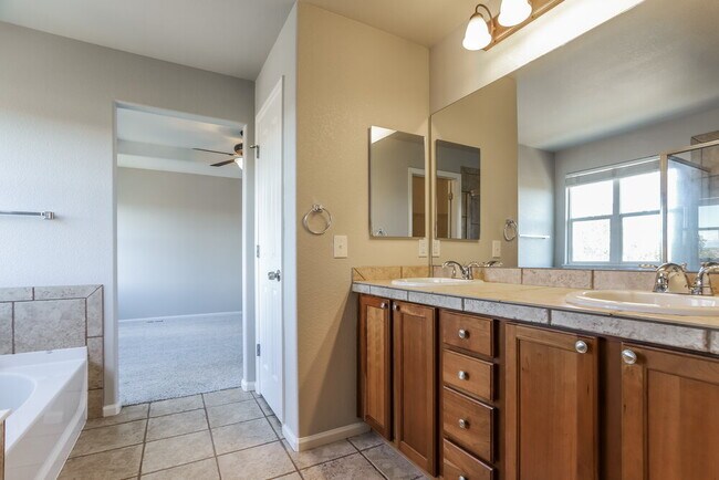 Building Photo - 13073 Trenton Pl
