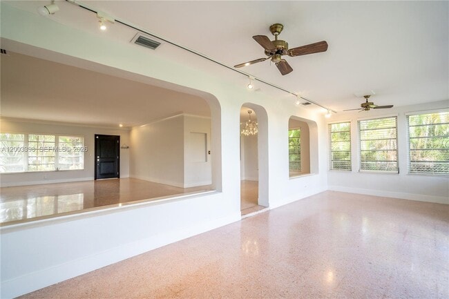 Building Photo - 475 S Shore Dr