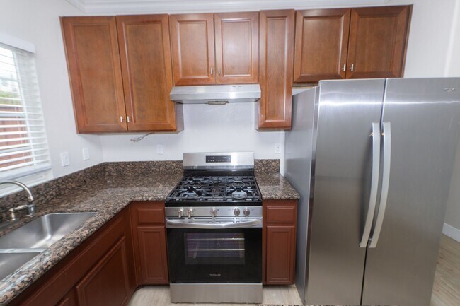 Building Photo - 511 Stork St