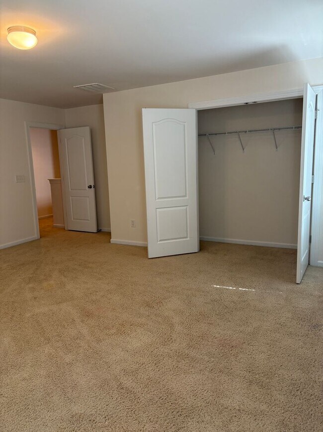 Building Photo - All you need and more in Millbridge!