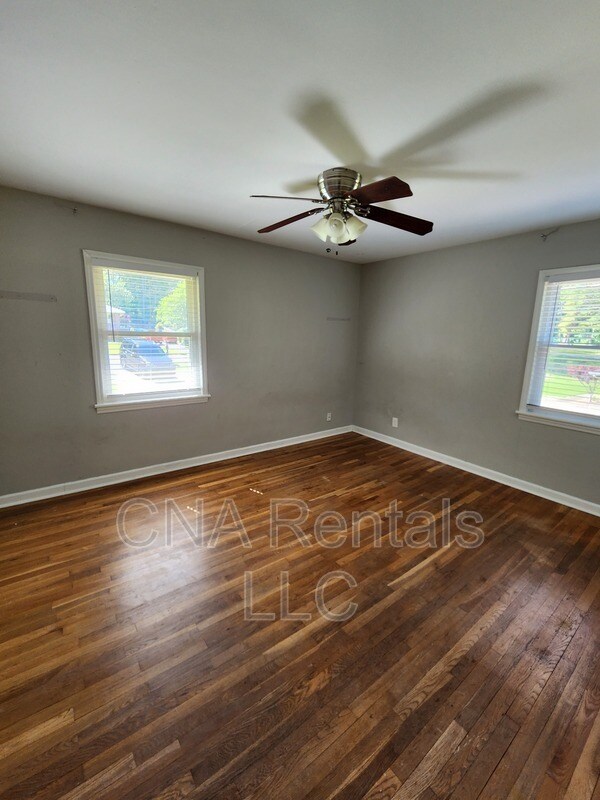 Building Photo - 730 McBurnette Rd N E