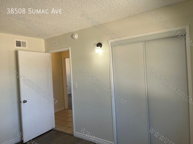 Building Photo - 38508 Sumac Ave