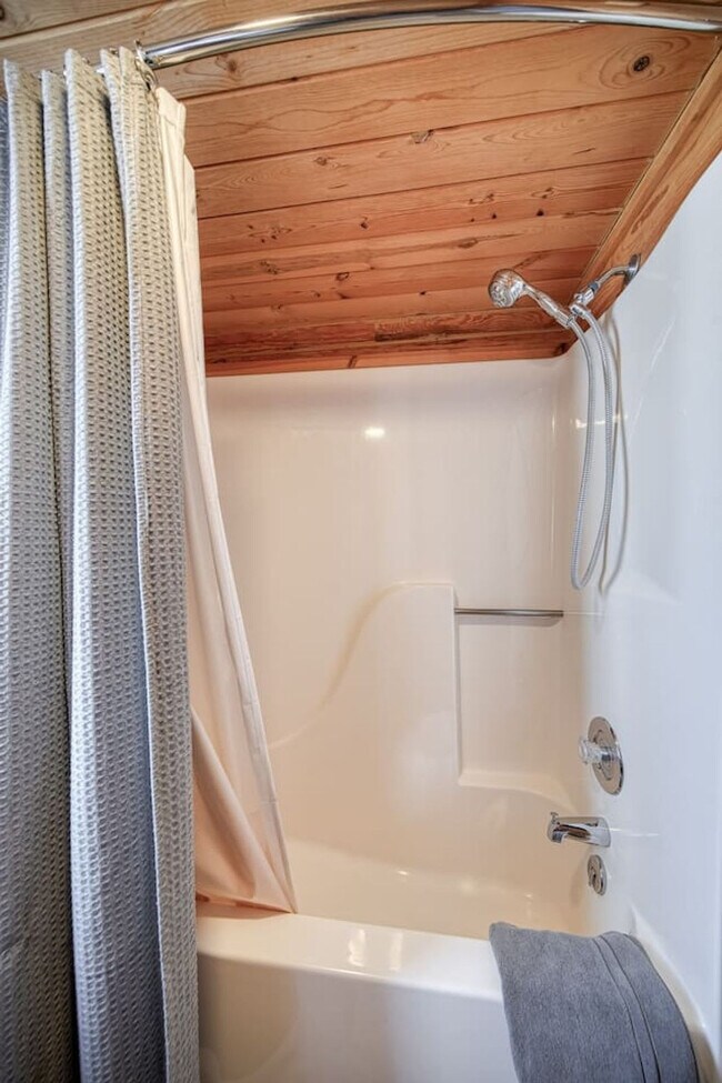 Building Photo - 5406 Henrys Lake Rd