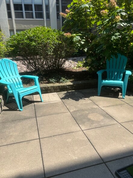 Outdoor - 900 N Kingsbury St