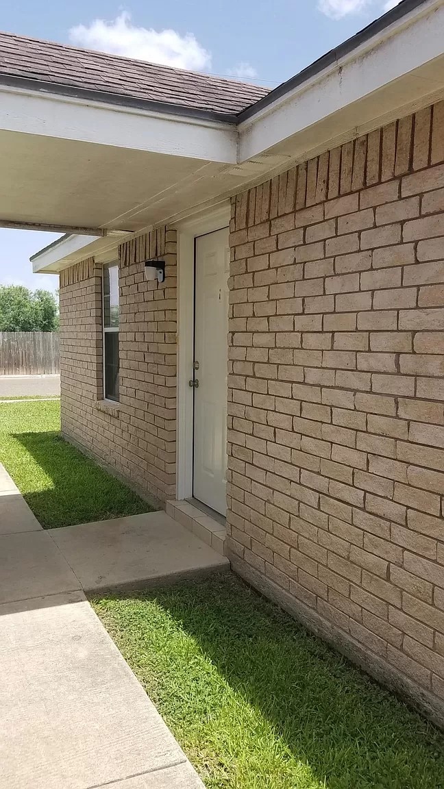 Building Photo - 3706 Wyndham Ave