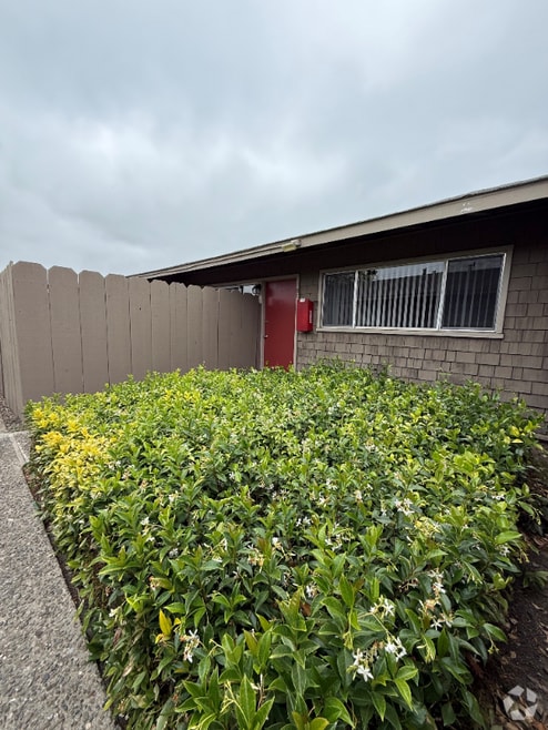 Building Photo - 1330 Byron Dr