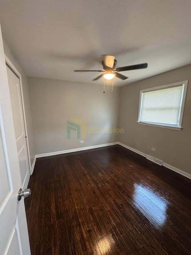 Building Photo - Beautifully Updated 4BR/1BA Home with Fini...