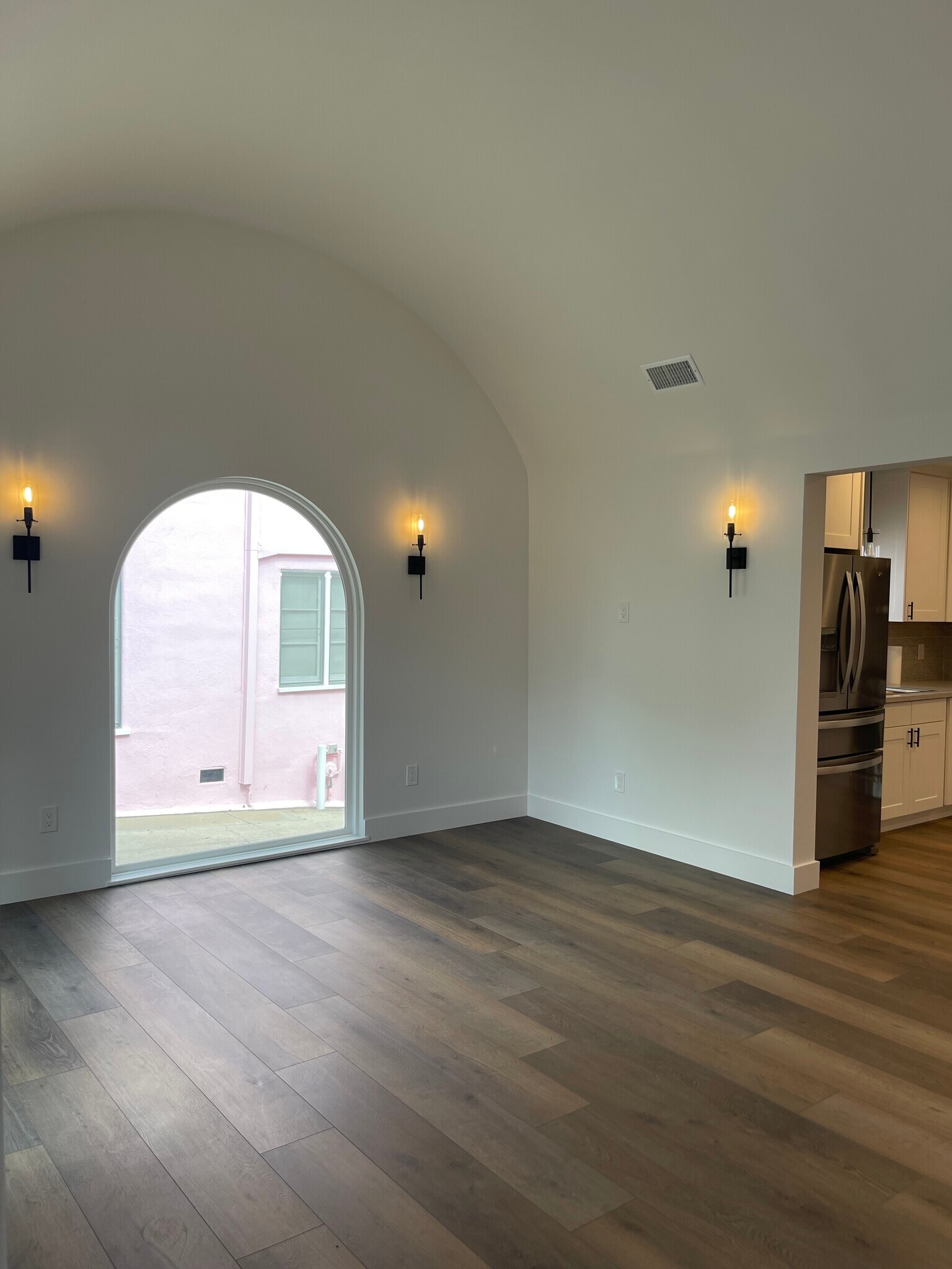 Building Photo - 1536 N Commonwealth Ave