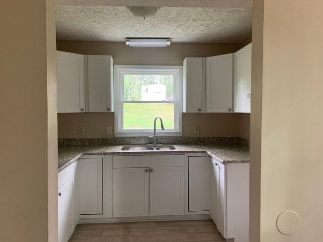 Building Photo - 3 Bedroom, 2 Bath in Rockingham