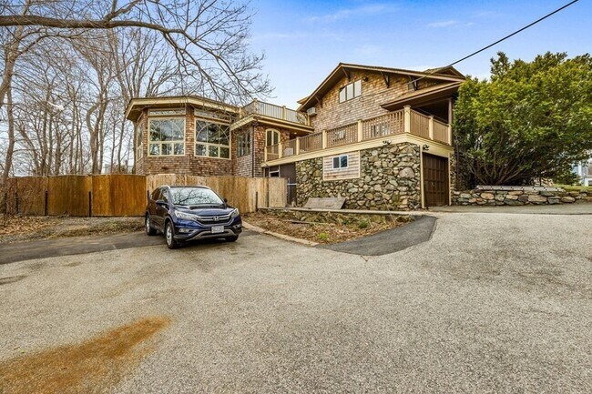 Building Photo - 328 East St