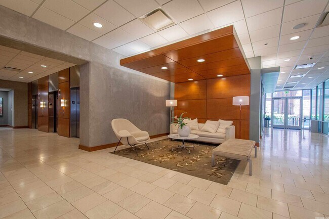 Building Photo - 315 Rock St