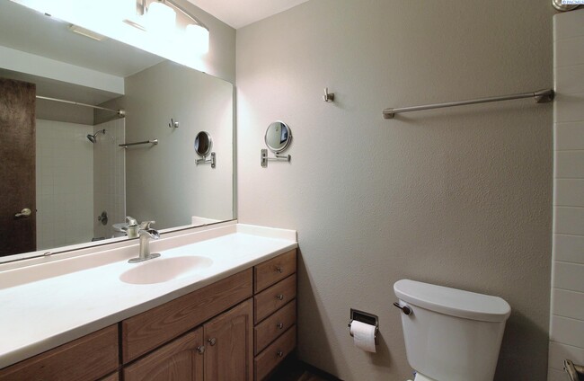 Building Photo - 4 Bed/3 Bath Richland Home w/ a Pool!