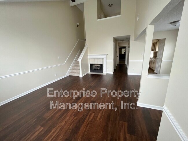Building Photo - 6869 Century Oaks Dr