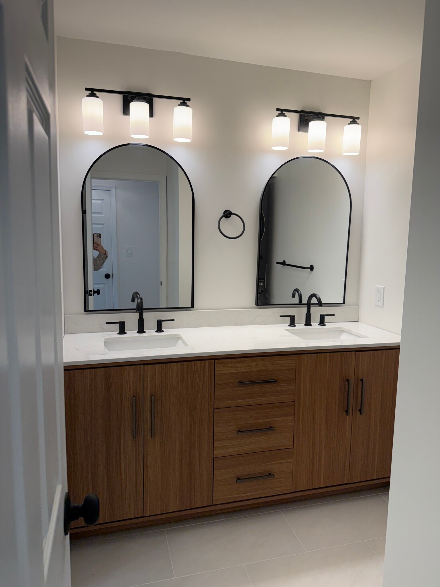 Building Photo - 35 Gena Ct