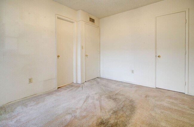 Building Photo - 5323 N 19th Ave