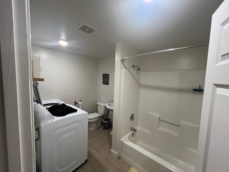 Full bath in basement with washer/dryer - 7 Pleasant Woods
