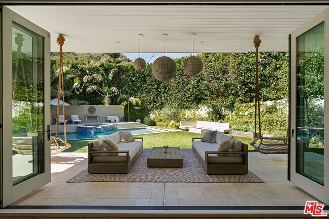 Primary Photo - 12090 Chalon Rd