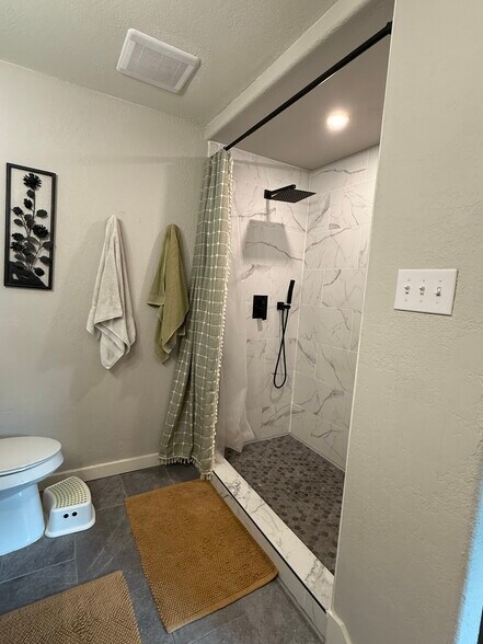 Master shower - 7509 Jean Ann Dr
