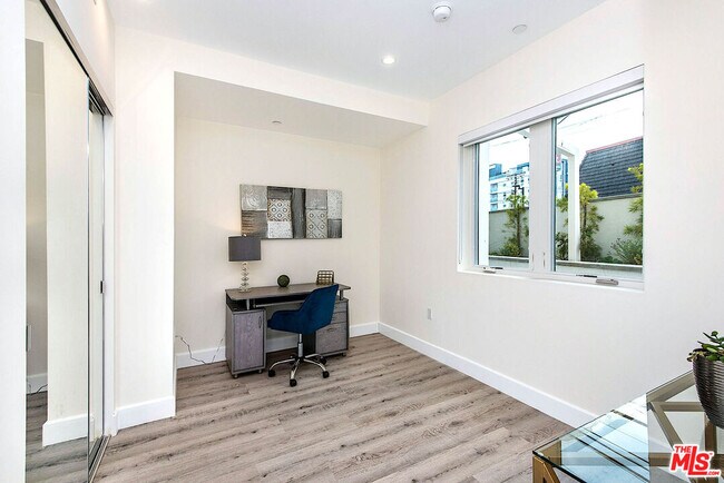 Building Photo - 1249 S Holt Ave