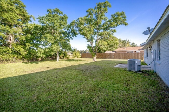 Building Photo - Charming 3-Bed, 1-Bath Home - Fully Remodeled & Move-In Ready!