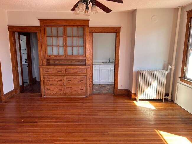 Building Photo - 36 Miles Ave