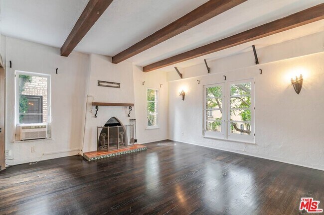 Building Photo - 1132 N Vista St