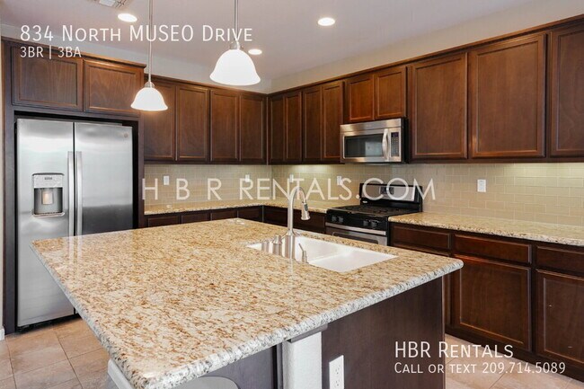 Building Photo - 834 N MUSEO Dr