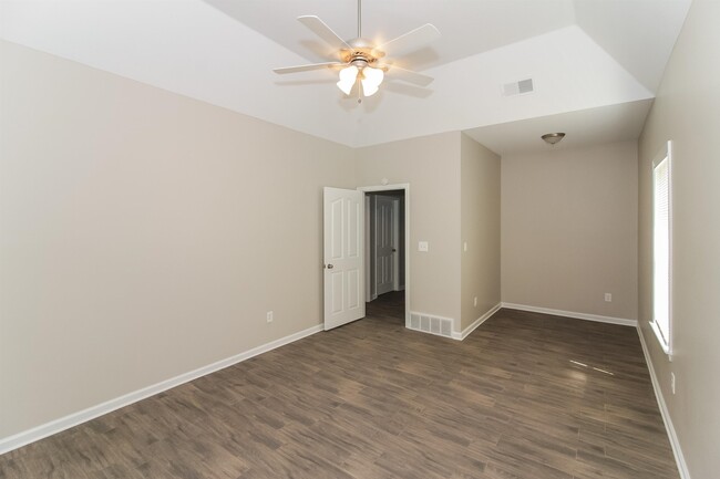Building Photo - 8541 Shady Elm Dr