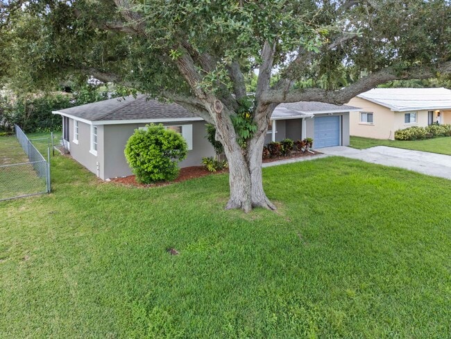 Building Photo - 2192 Belmar Dr