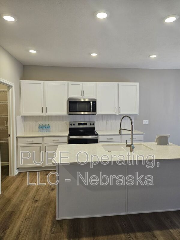 Building Photo - 17451 Tucker St