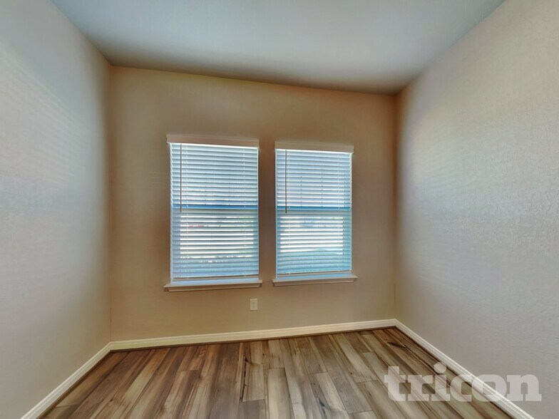 Building Photo - 13630 Paxton Blvd