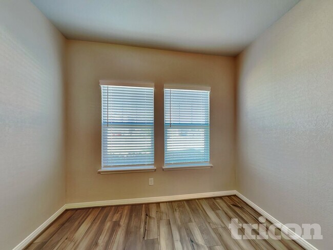 Building Photo - 13630 Paxton Blvd