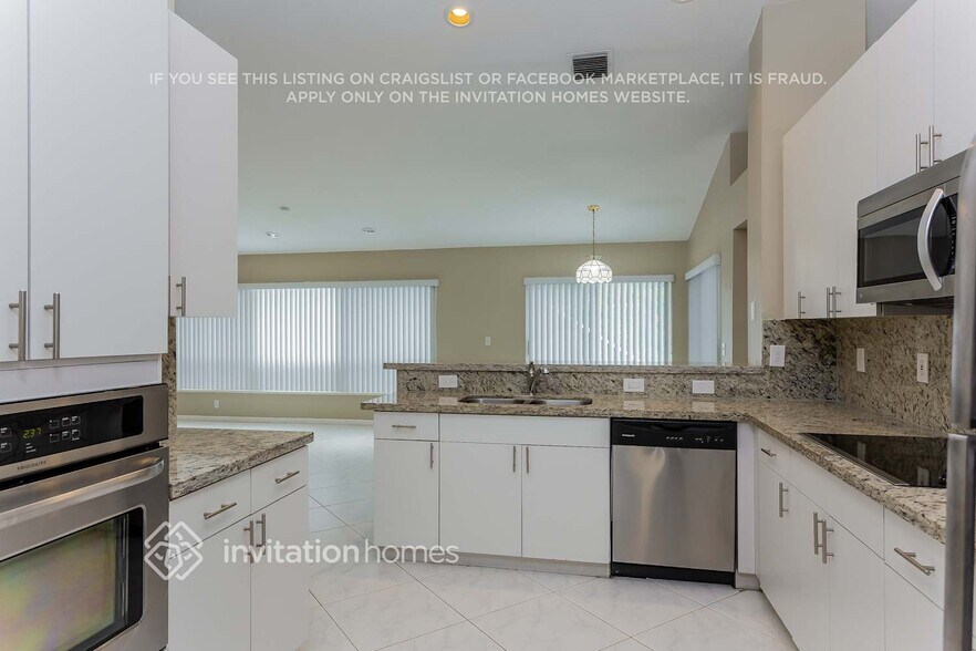 Building Photo - 9296 Lake Serena Dr