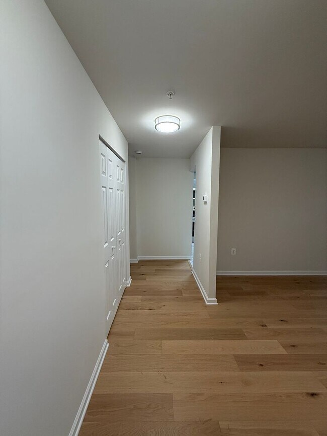 Building Photo - 2 Bedroom 1 Bathroom