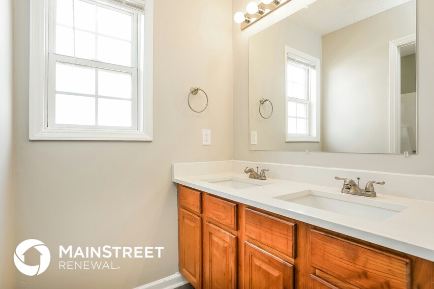 Building Photo - 5165 Julip Dr