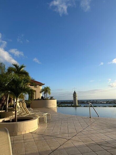 Building Photo - 66 Queen St