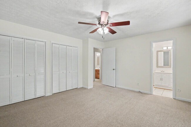 Building Photo - 151 Country Club Dr
