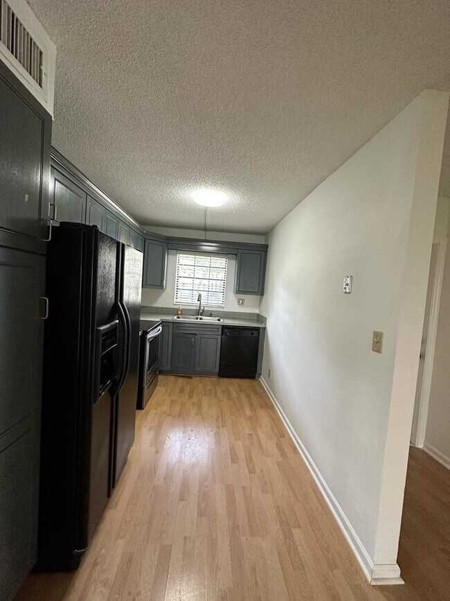 Building Photo - 301 Olivewood Pl