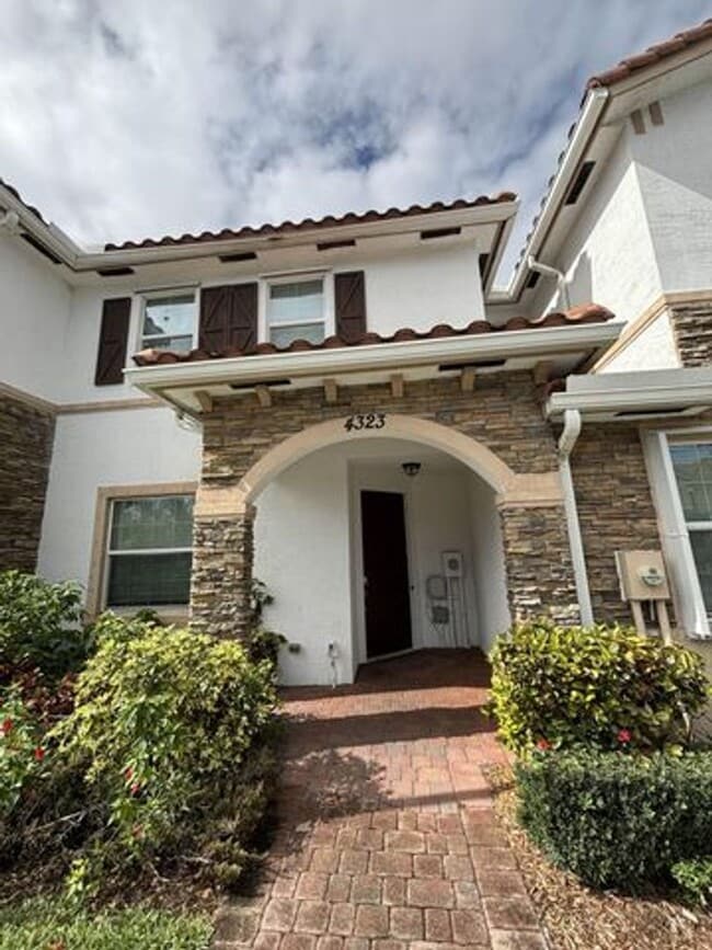 Building Photo - 4323 BRAXTON AVE