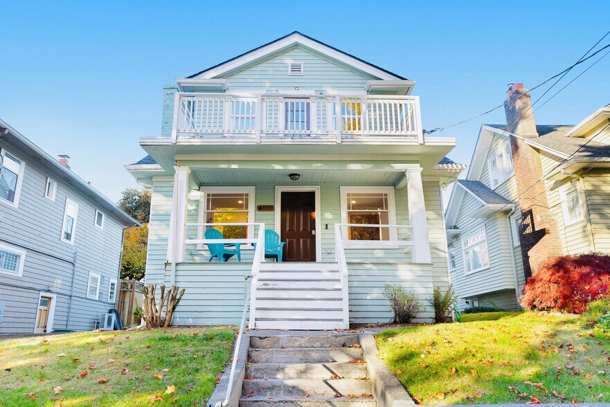 Building Photo - 4551 4th Ave NE