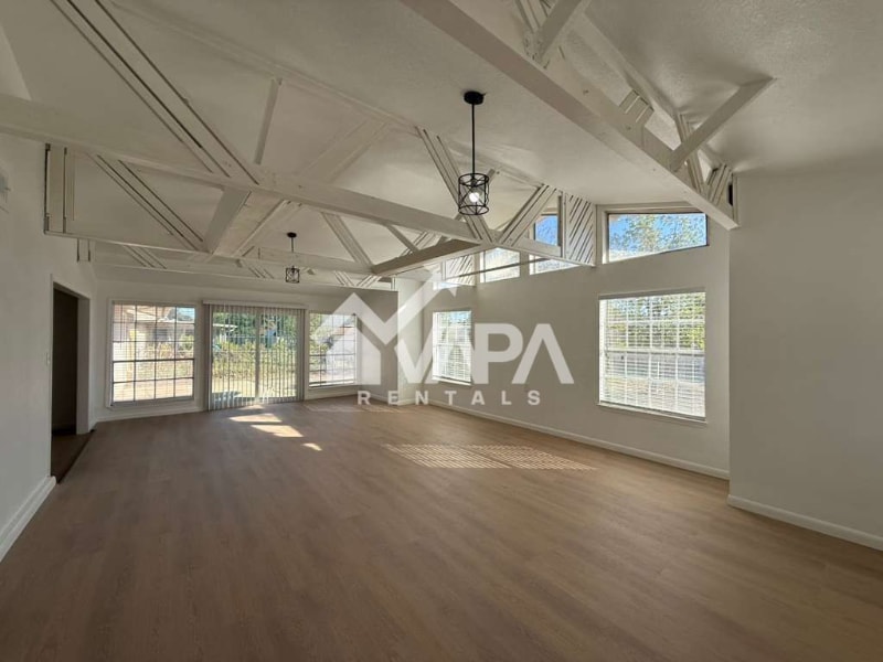 Building Photo - 7462 Meadow Breeze Dr