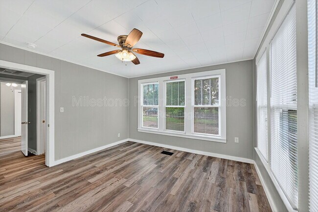 Building Photo - 300 W Moore St