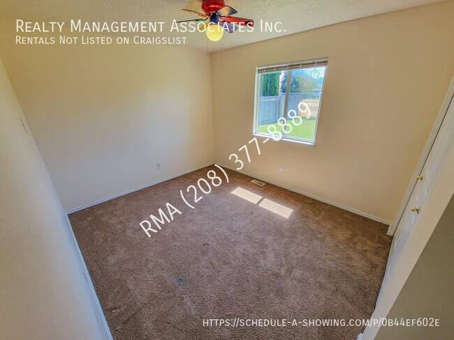 Building Photo - 625 N Mineral Wells Ave