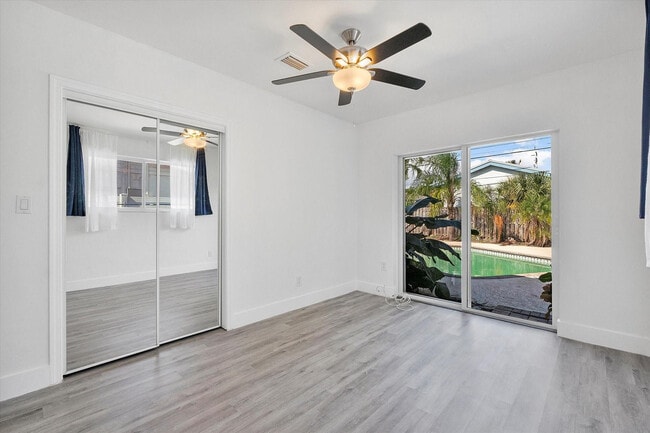 Building Photo - 1353 SE 7th Ct